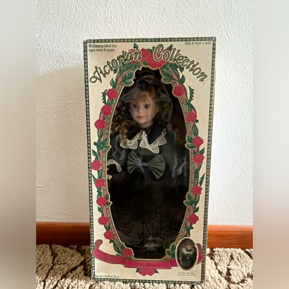 Victorian Collection 1995 Porcelian Doll